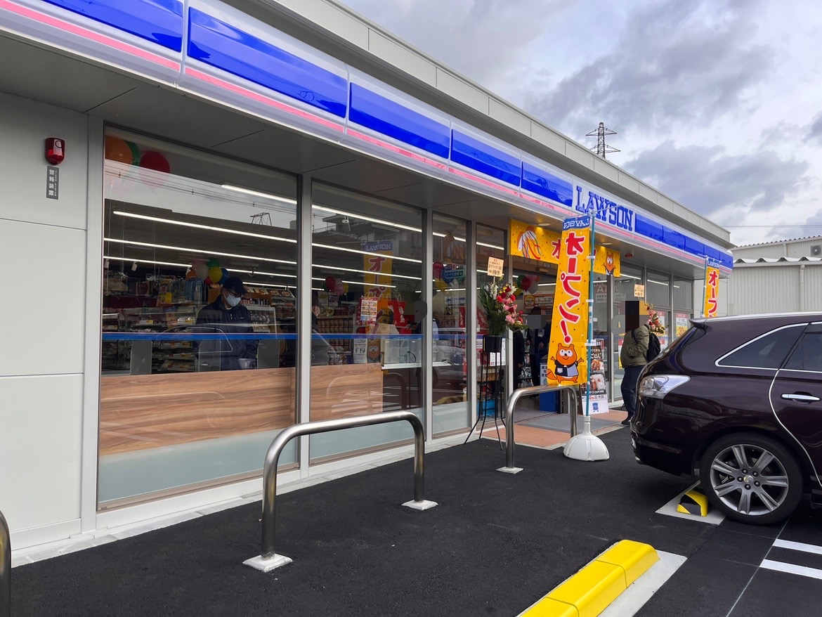 ローソン高槻氷室町四丁目店エントランス